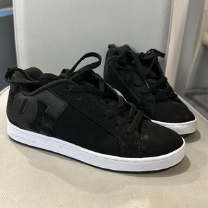 Size 8.5 black and white DC WOMENS sneakers